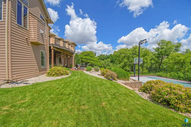 5716 S Prairie View Ct Court, Sioux Falls, SD 57108