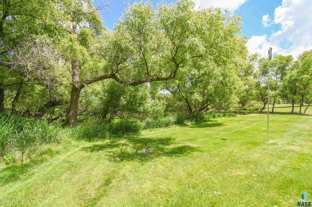5716 S Prairie View Ct Court, Sioux Falls, SD 57108