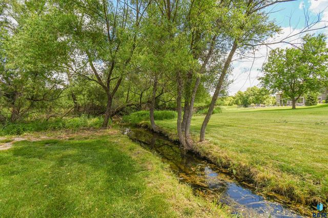 5716 S Prairie View Ct Court, Sioux Falls, SD 57108