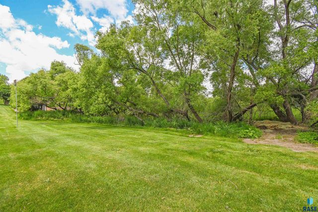 5716 S Prairie View Ct Court, Sioux Falls, SD 57108