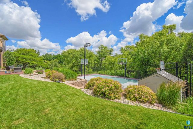 5716 S Prairie View Ct Court, Sioux Falls, SD 57108