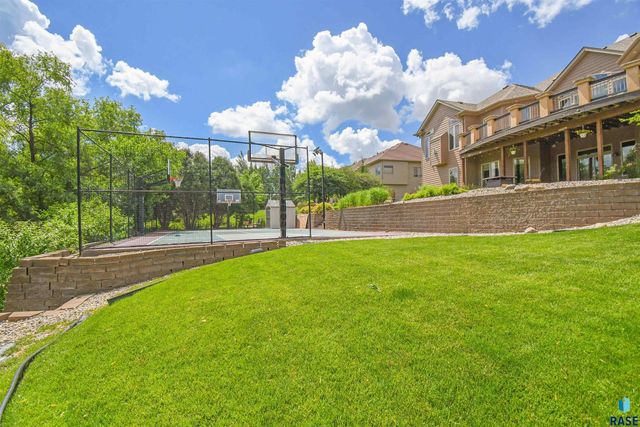 5716 S Prairie View Ct Court, Sioux Falls, SD 57108