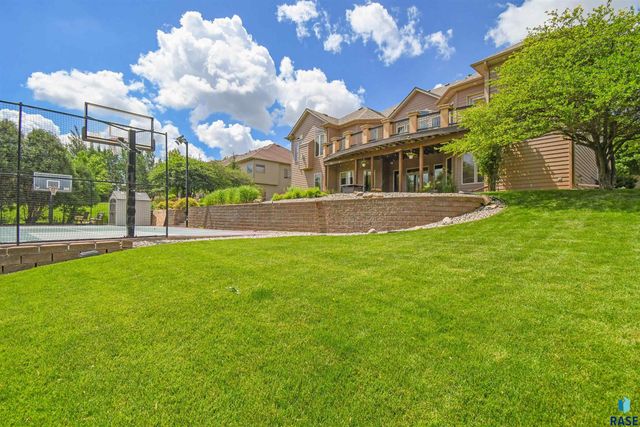 5716 S Prairie View Ct Court, Sioux Falls, SD 57108