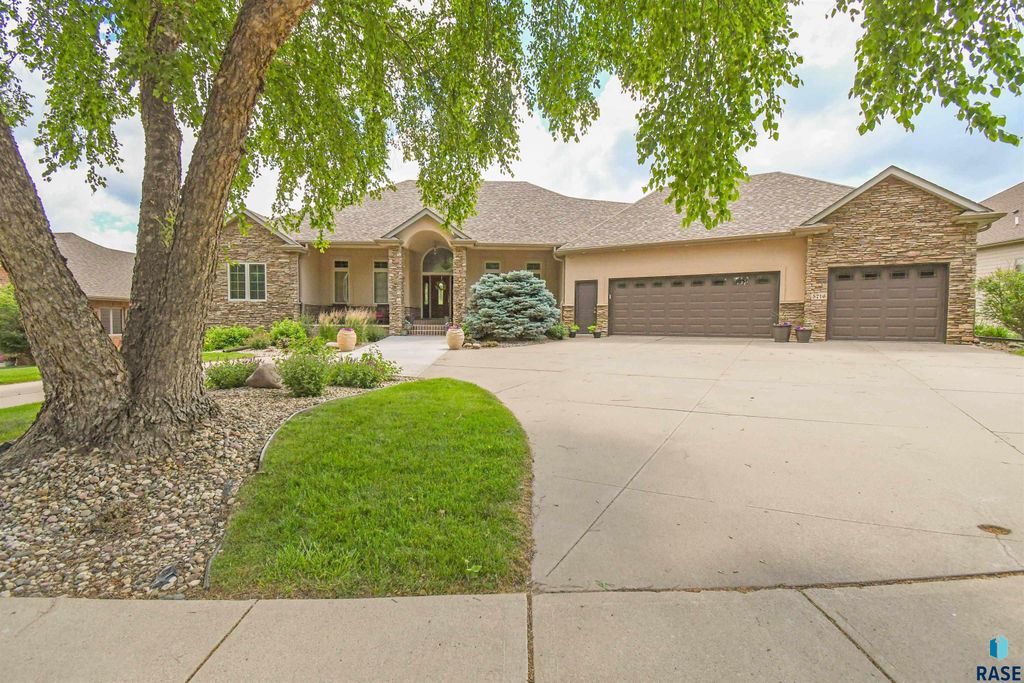 5716 S Prairie View Ct Court, Sioux Falls, SD 57108
