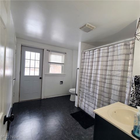 2407 Southway Street SW, Massillon, OH 44646