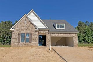 135 RIDGEFIELD DR, Oakland, TN 38060