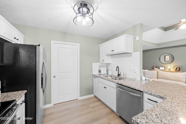 382 Villa Ln, Shepherdsville, KY 40165