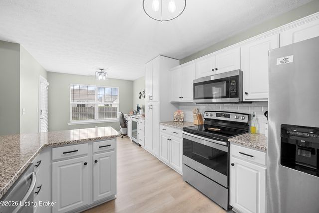 382 Villa Ln, Shepherdsville, KY 40165