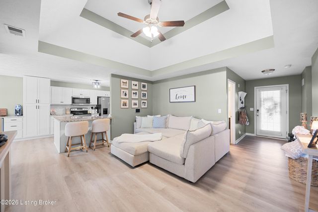 382 Villa Ln, Shepherdsville, KY 40165