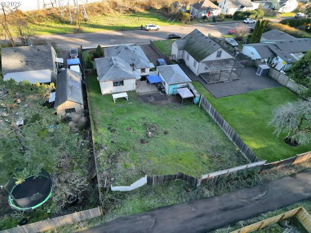 1652 Augusta Aly, Eugene, OR 97403