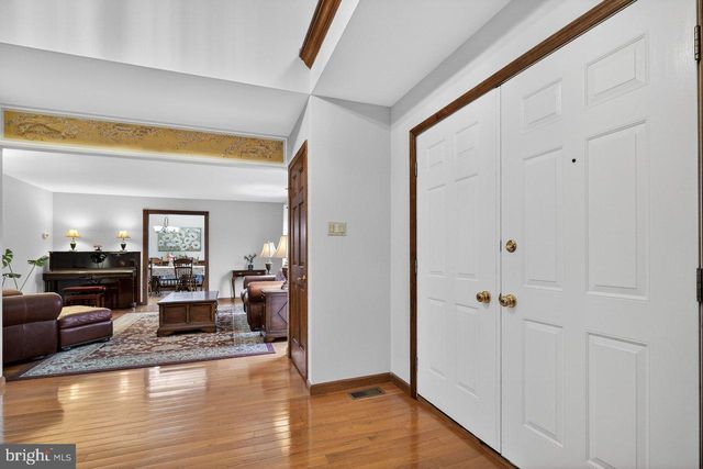 5 BANFF DR, Princeton Junction, NJ 08550