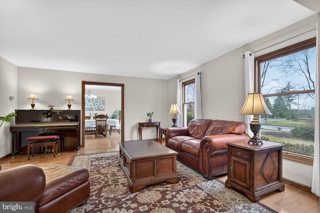 5 BANFF DR, Princeton Junction, NJ 08550