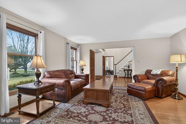 5 BANFF DR, Princeton Junction, NJ 08550