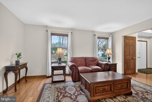 5 BANFF DR, Princeton Junction, NJ 08550