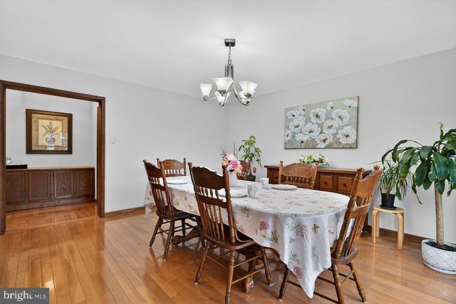 5 BANFF DR, Princeton Junction, NJ 08550