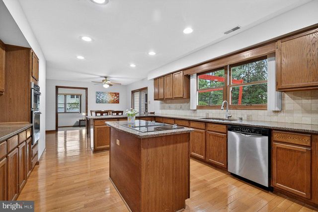 5 BANFF DR, Princeton Junction, NJ 08550