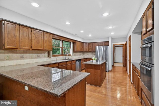 5 BANFF DR, Princeton Junction, NJ 08550