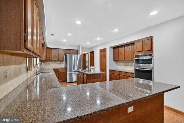 5 BANFF DR, Princeton Junction, NJ 08550