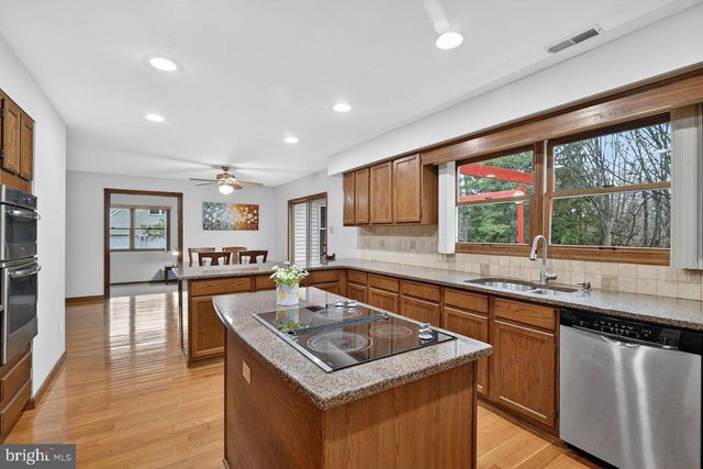 5 BANFF DR, Princeton Junction, NJ 08550