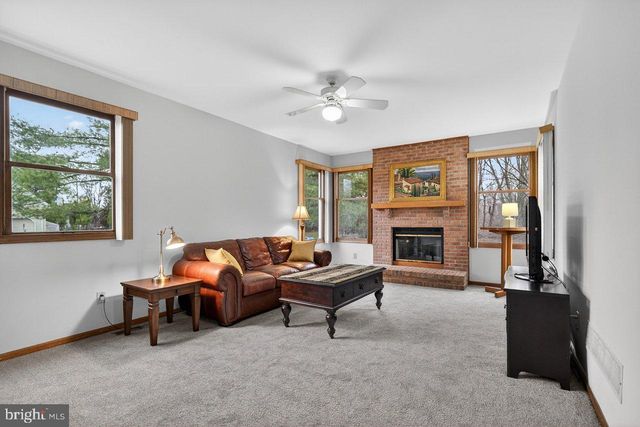 5 BANFF DR, Princeton Junction, NJ 08550