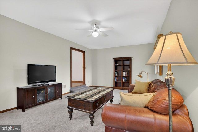 5 BANFF DR, Princeton Junction, NJ 08550