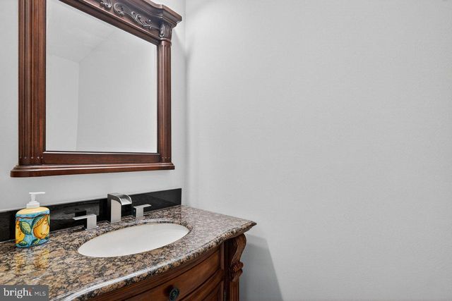 5 BANFF DR, Princeton Junction, NJ 08550