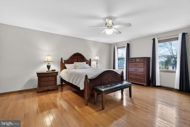 5 BANFF DR, Princeton Junction, NJ 08550