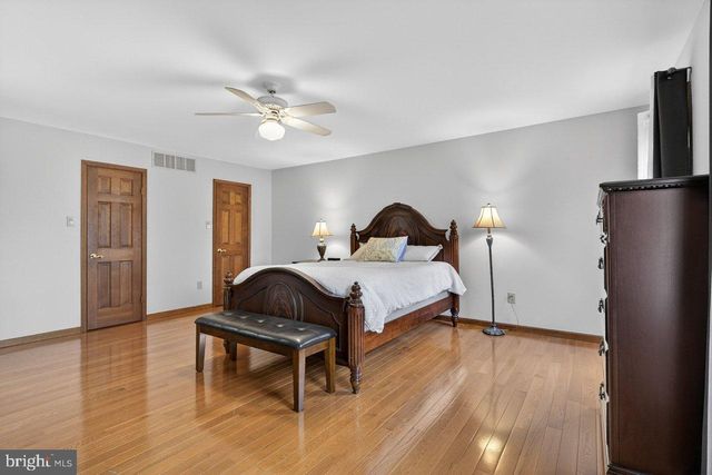 5 BANFF DR, Princeton Junction, NJ 08550