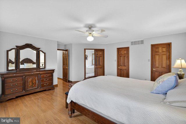 5 BANFF DR, Princeton Junction, NJ 08550