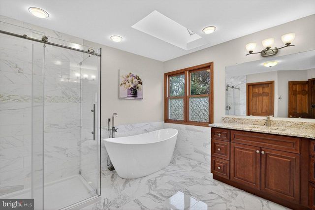 5 BANFF DR, Princeton Junction, NJ 08550