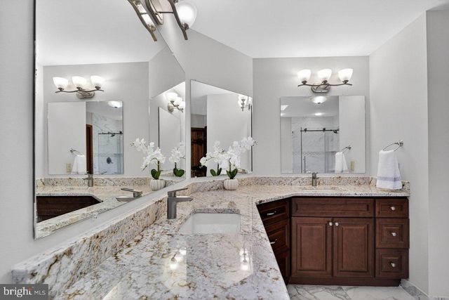 5 BANFF DR, Princeton Junction, NJ 08550