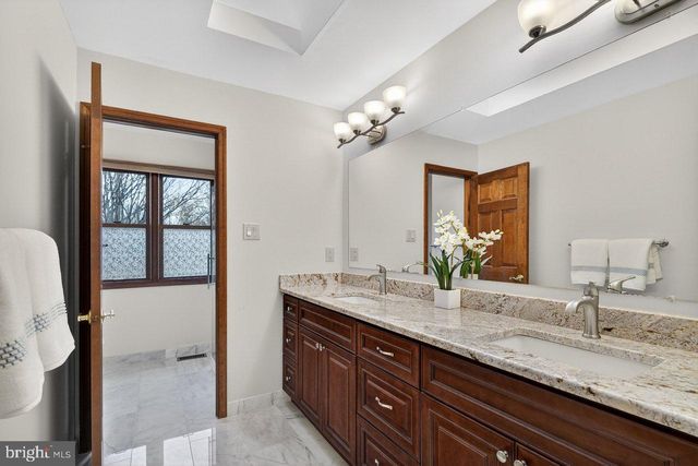 5 BANFF DR, Princeton Junction, NJ 08550