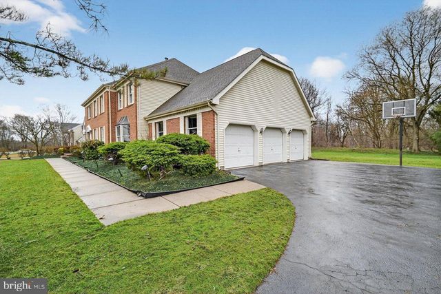 5 BANFF DR, Princeton Junction, NJ 08550