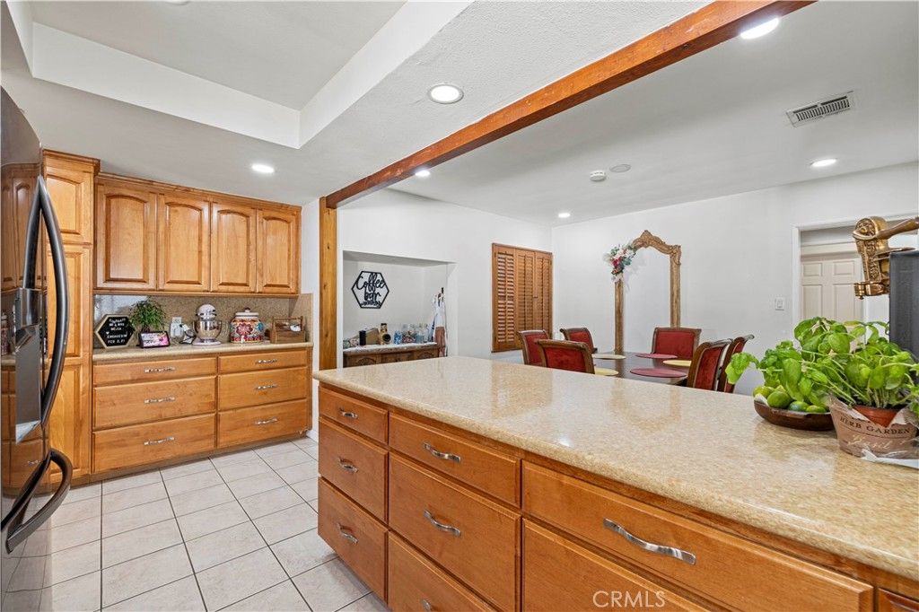 Image 11 of property listing at 18229 Strathern Street, Reseda, CA 91335