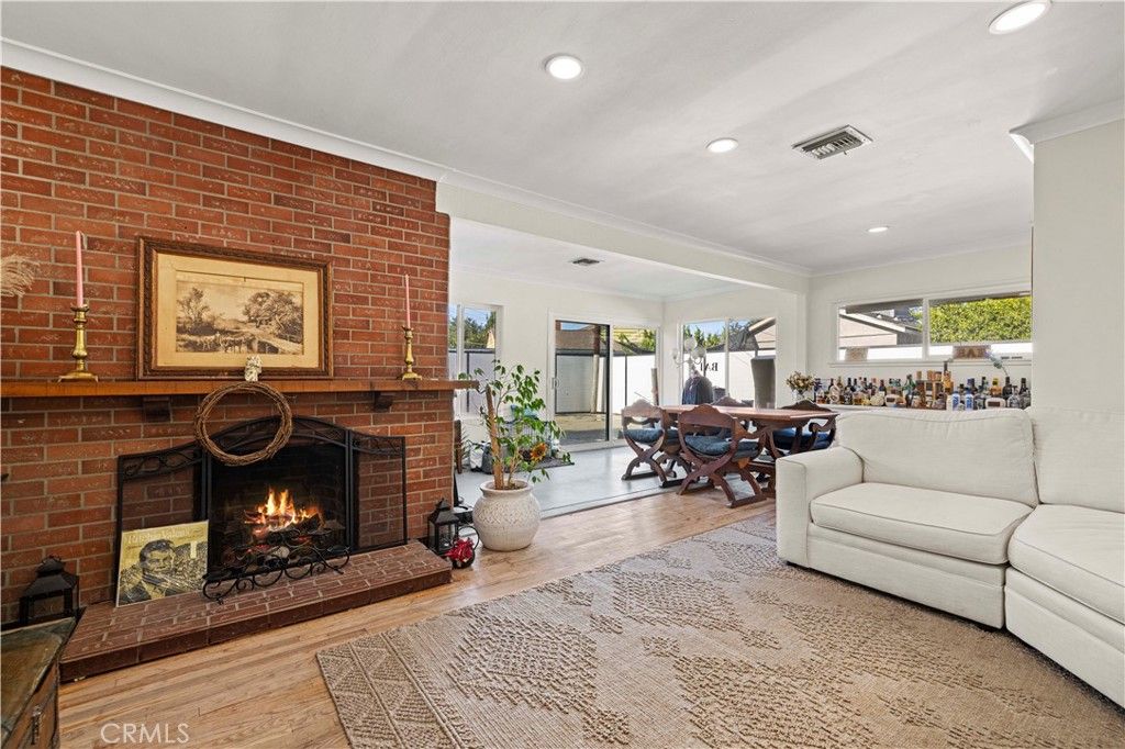 Image 12 of property listing at 18229 Strathern Street, Reseda, CA 91335