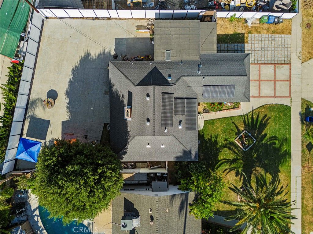 Image 14 of property listing at 18229 Strathern Street, Reseda, CA 91335