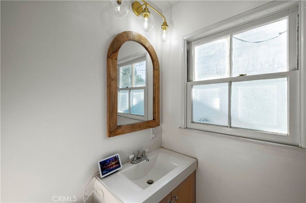 Image 18 of property listing at 18229 Strathern Street, Reseda, CA 91335