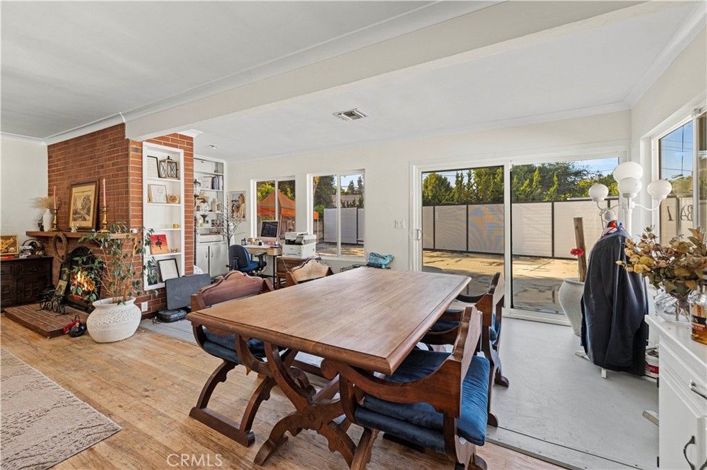 Image 23 of property listing at 18229 Strathern Street, Reseda, CA 91335