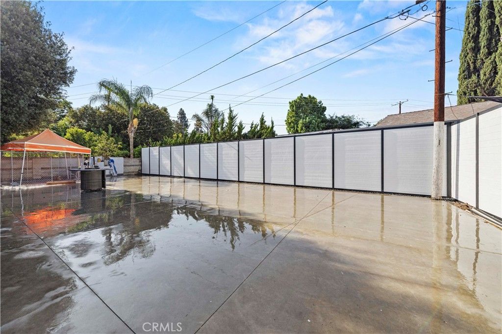 Image 25 of property listing at 18229 Strathern Street, Reseda, CA 91335