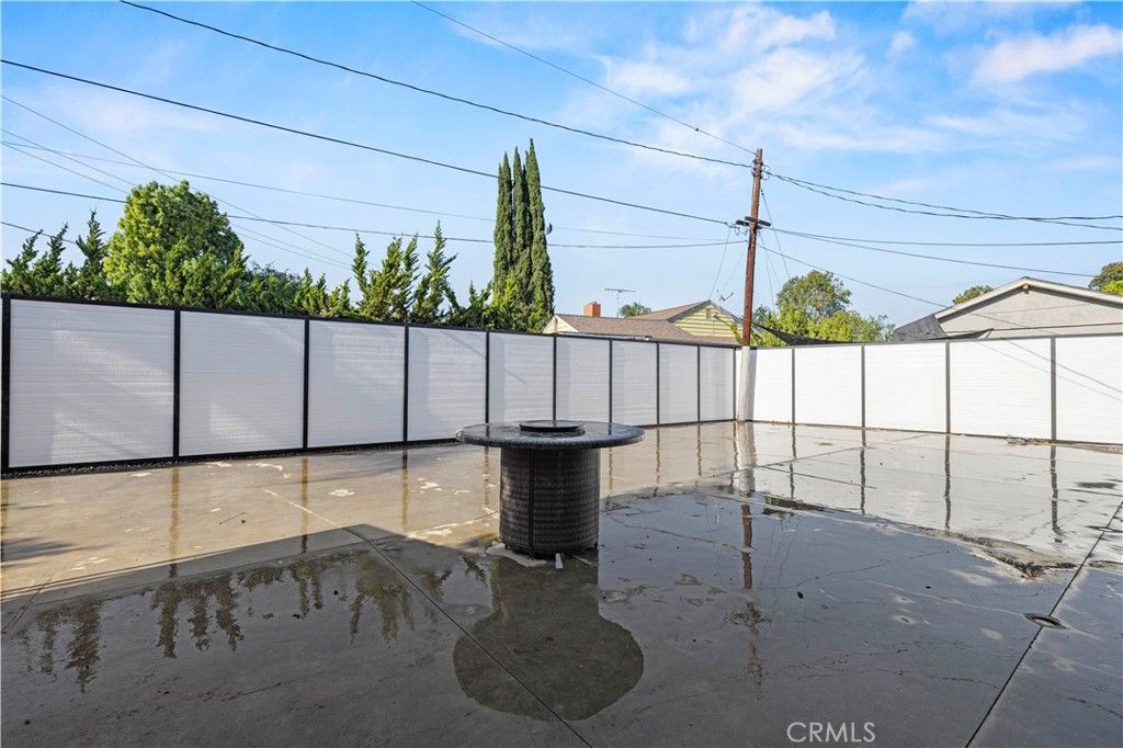 Image 27 of property listing at 18229 Strathern Street, Reseda, CA 91335