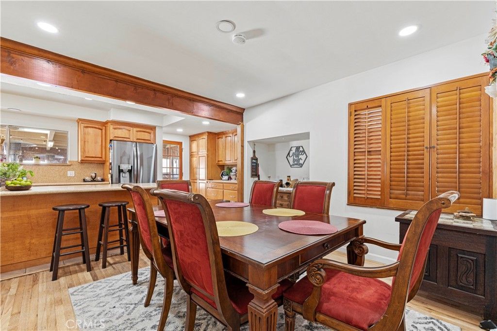 Image 7 of property listing at 18229 Strathern Street, Reseda, CA 91335