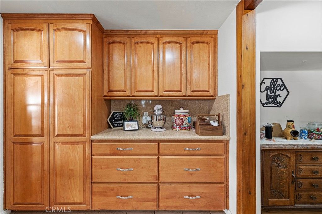 Image 9 of property listing at 18229 Strathern Street, Reseda, CA 91335