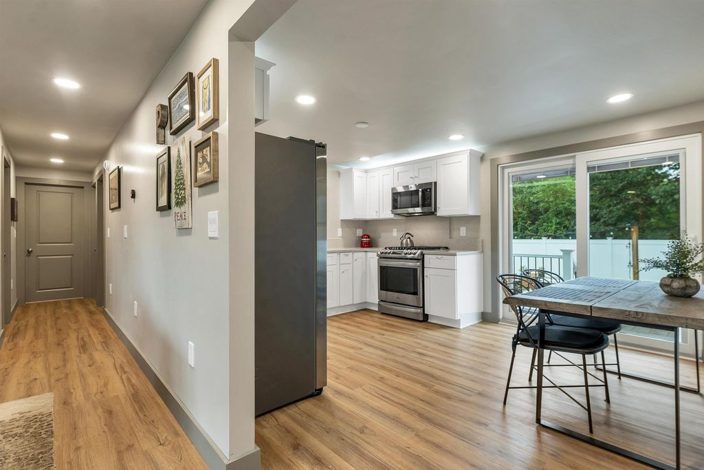 Image 11 of property listing at 3 Trafford Road, Hampton, NH 03842