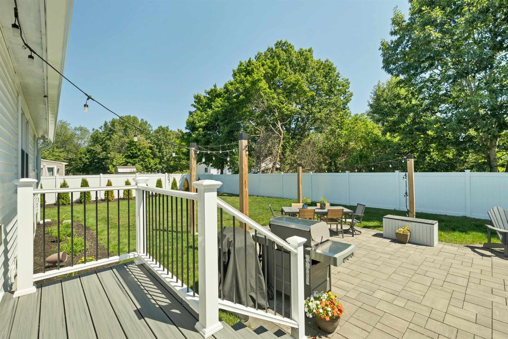 Image 13 of property listing at 3 Trafford Road, Hampton, NH 03842