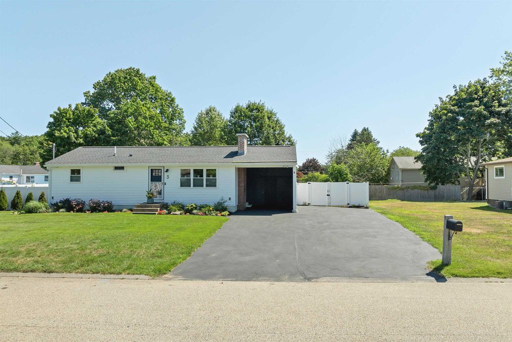 Image 15 of property listing at 3 Trafford Road, Hampton, NH 03842