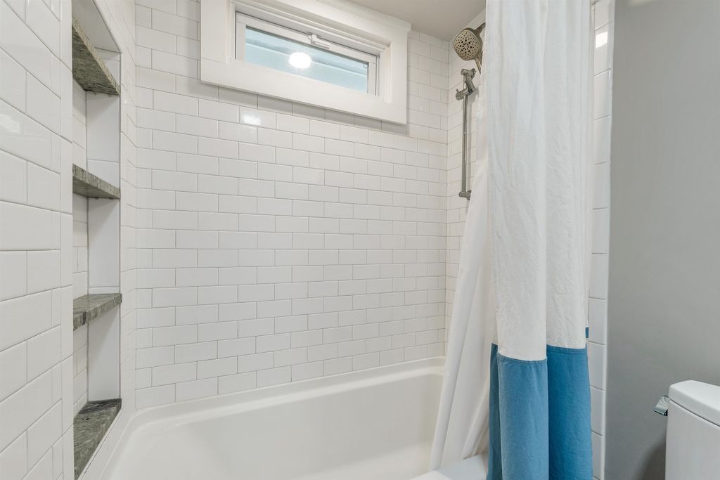 Image 24 of property listing at 3 Trafford Road, Hampton, NH 03842