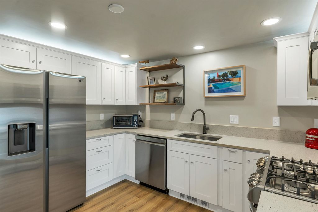 Image 4 of property listing at 3 Trafford Road, Hampton, NH 03842