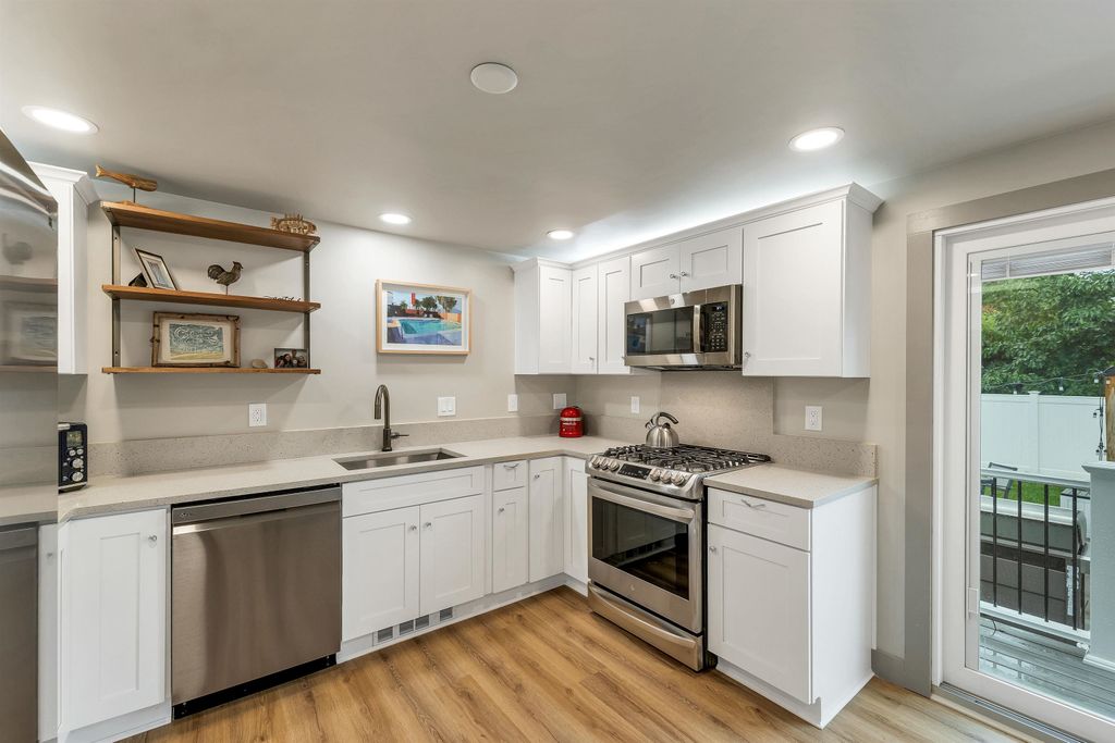 Image 5 of property listing at 3 Trafford Road, Hampton, NH 03842