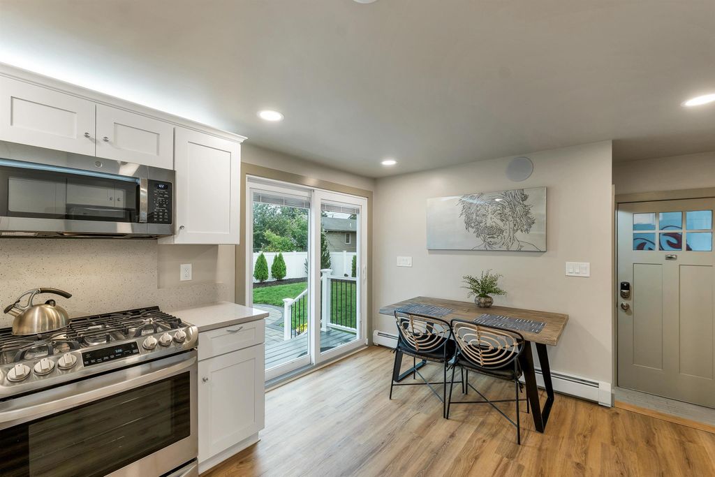 Image 6 of property listing at 3 Trafford Road, Hampton, NH 03842