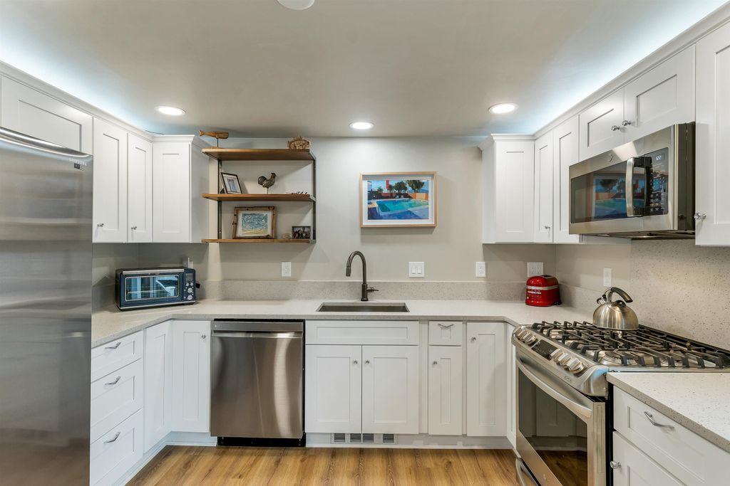 Image 8 of property listing at 3 Trafford Road, Hampton, NH 03842
